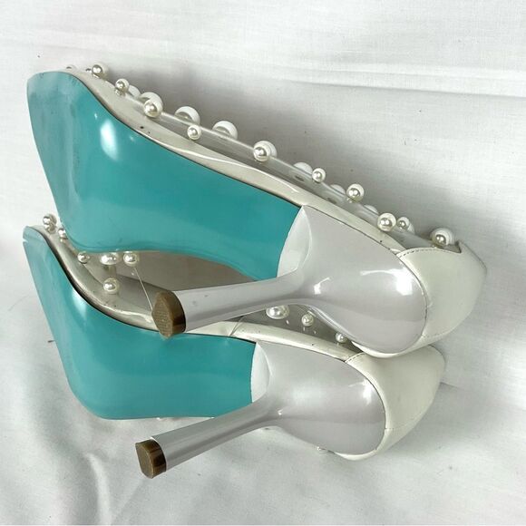 Betsey Johnson Halo Pump Clear Heels with Pearl Embellishments Sz 11 Party - Picture 9 of 13